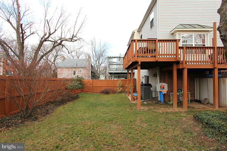 1800 Locust Grove Road Silver Spring, MD 20910 - Photo 29 of 30 Exterior (Rear)