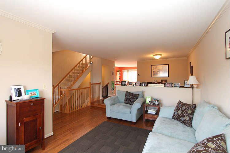 1800 Locust Grove Road Silver Spring, MD 20910 - Photo 4 of 30 Living Room