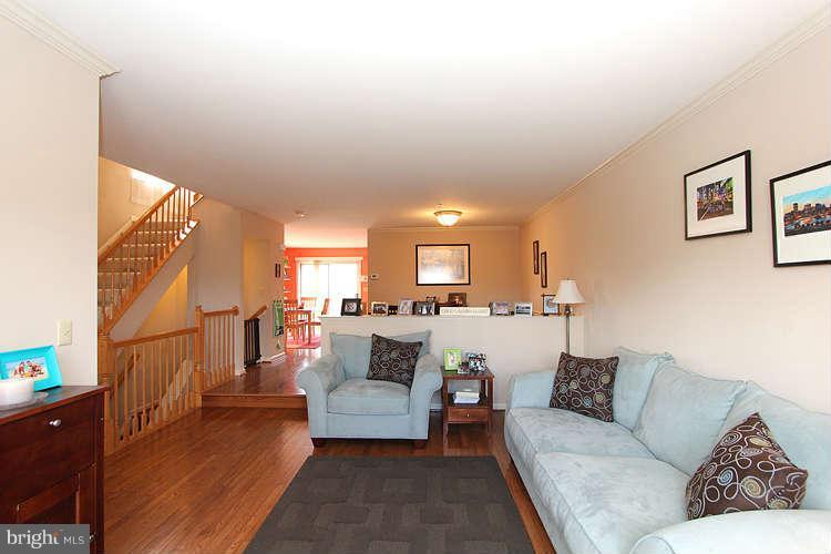 1800 Locust Grove Road Silver Spring, MD 20910 - Photo 5 of 30 Living Room