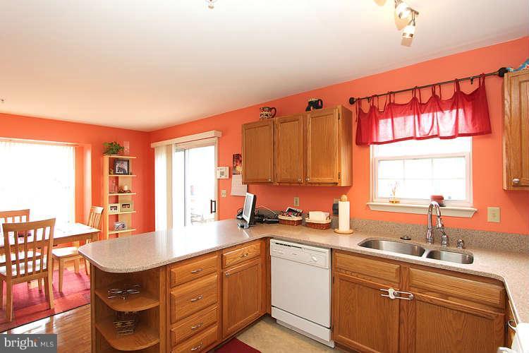 1800 Locust Grove Road Silver Spring, MD 20910 - Photo 7 of 30 Kitchen