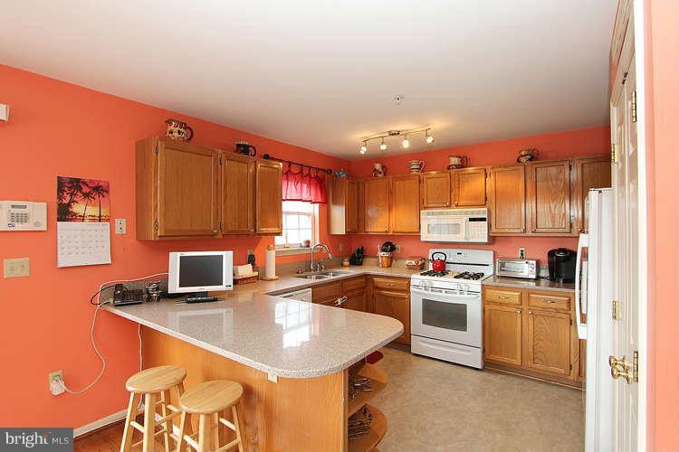 1800 Locust Grove Road Silver Spring, MD 20910 - Photo 8 of 30 Kitchen