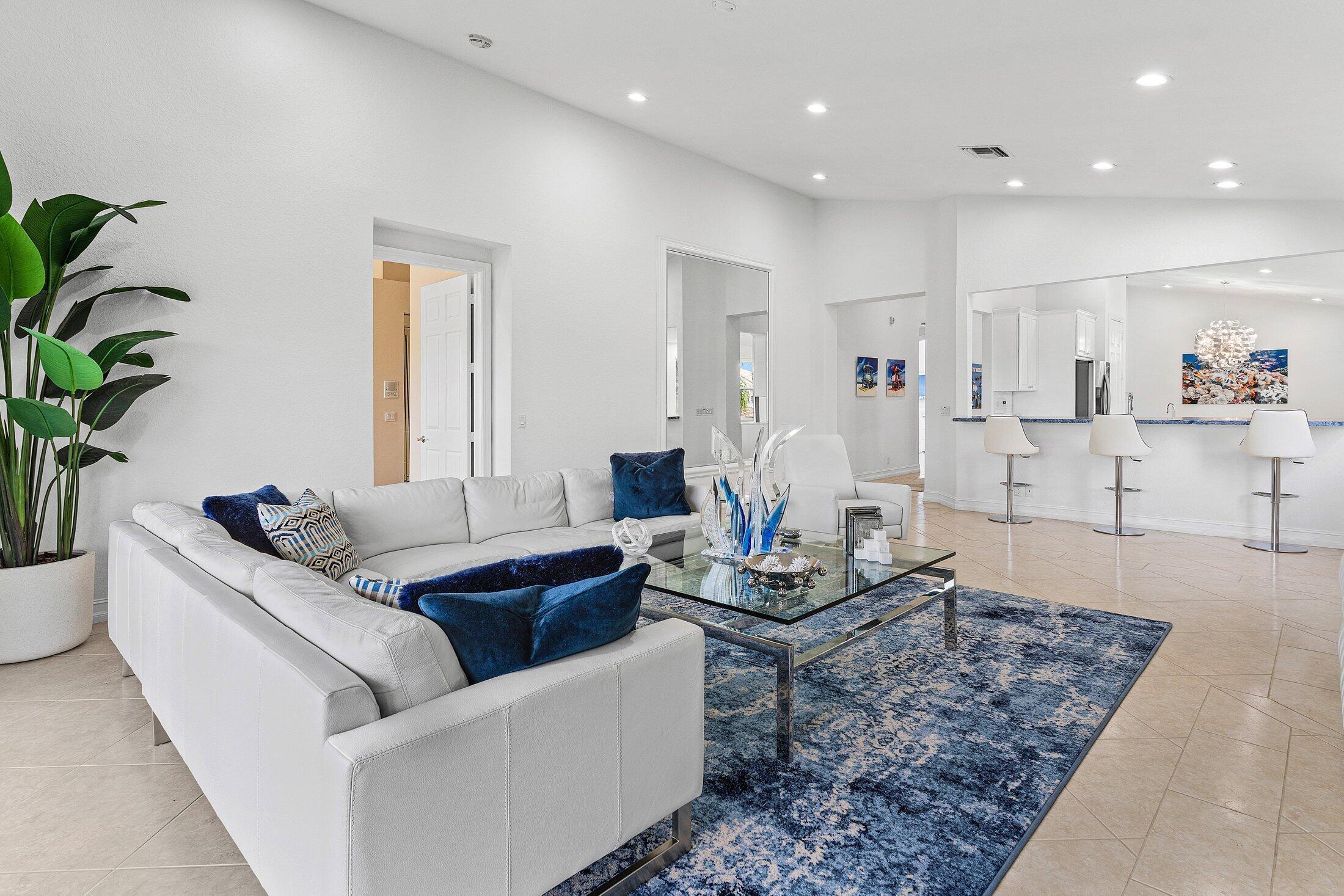 6309 Graycliff Drive, Unit C Boca Raton, FL 33496 - Photo 5 of 80 Living Room