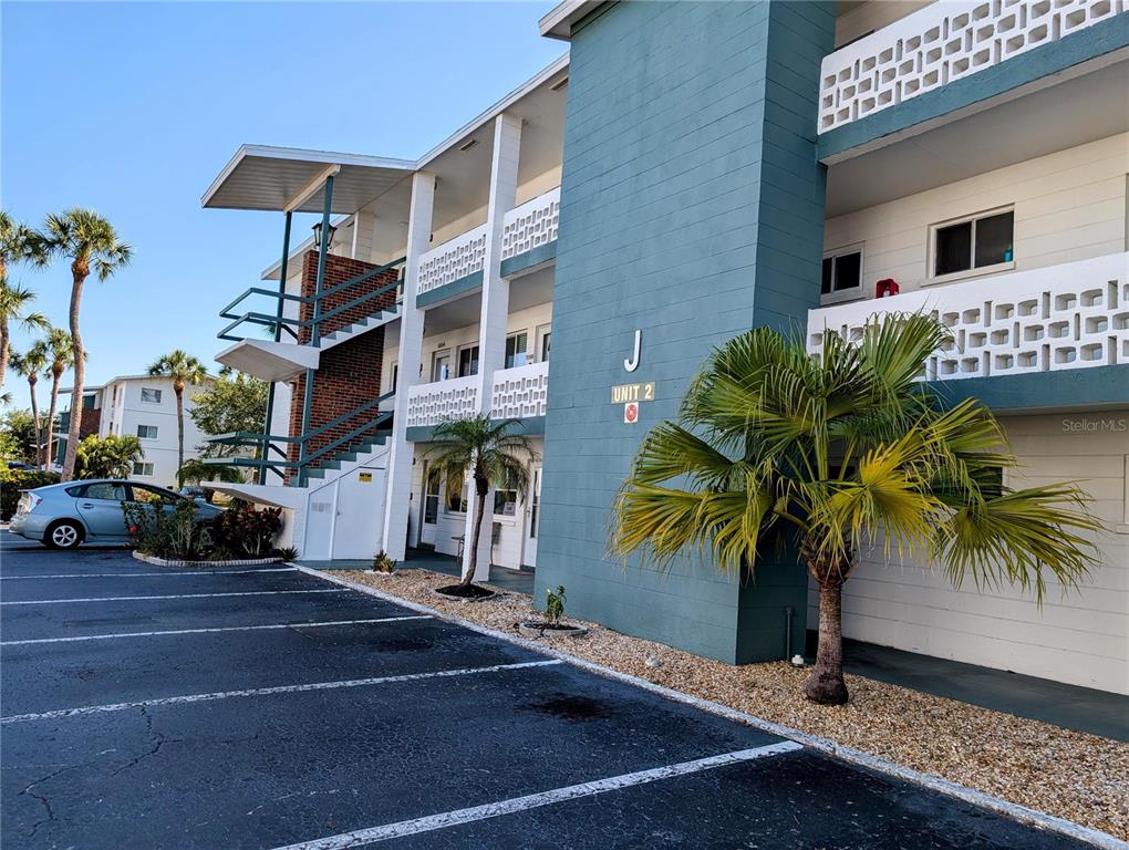 5862 Welcome Road, Unit J25 Bradenton, FL 34207 - Photo 1 of 26 a picture of street lamp