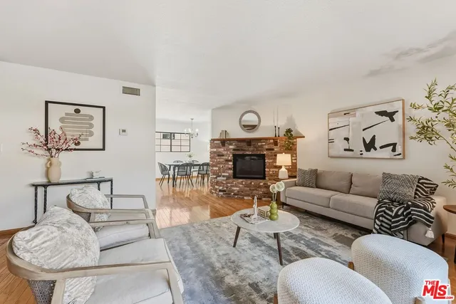 $775,000 | 645 East Magnolia Boulevard, Unit F, Burbank, CA 91501