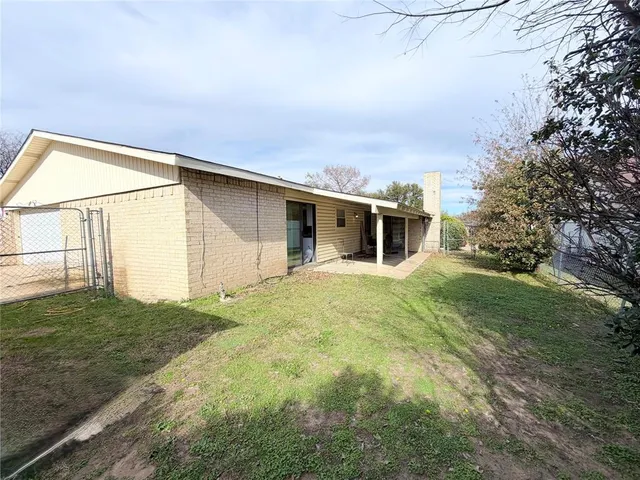 a front view of house with yard