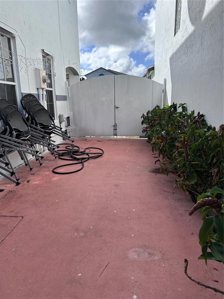 16215 Southwest 139th Court Miami, FL 33177 - Photo 13 of 31 a backyard of a house