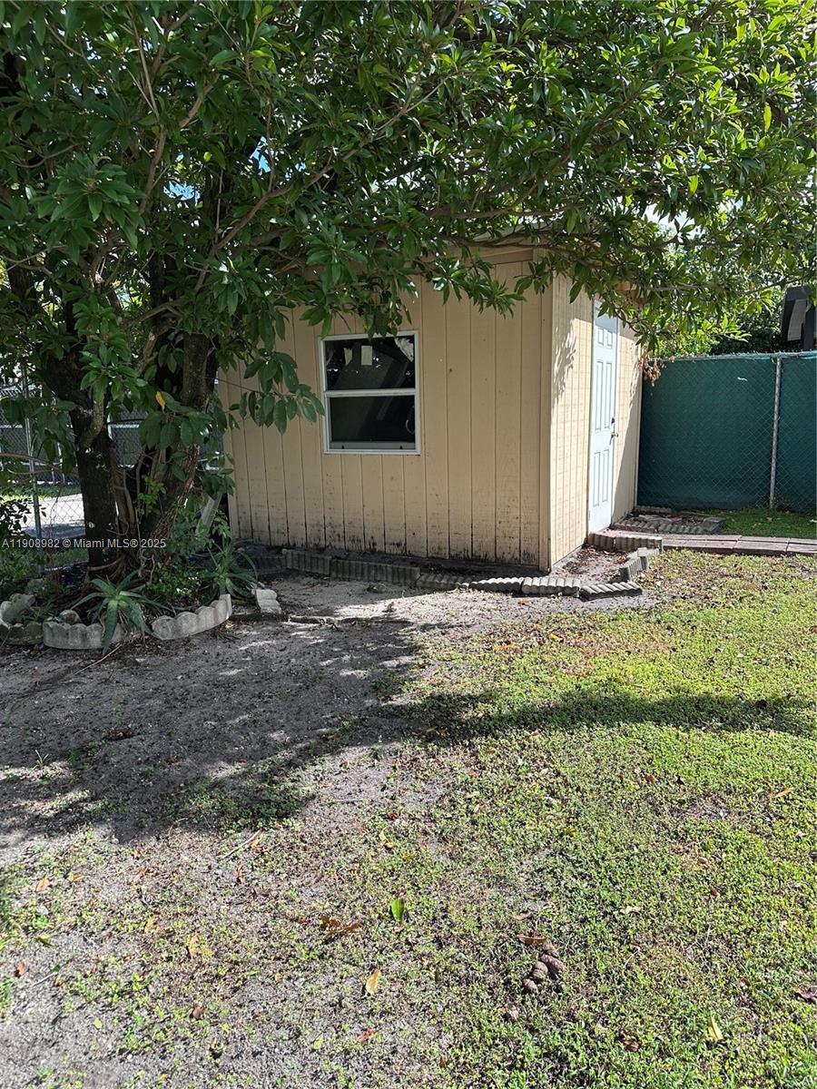 16215 Southwest 139th Court Miami, FL 33177 - Photo 19 of 31 a view of a backyard