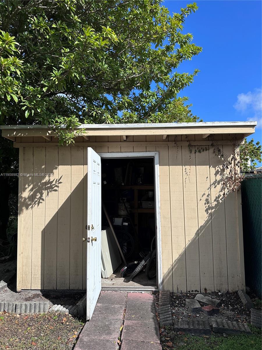 16215 Southwest 139th Court Miami, FL 33177 - Photo 20 of 31 a view of outdoor space