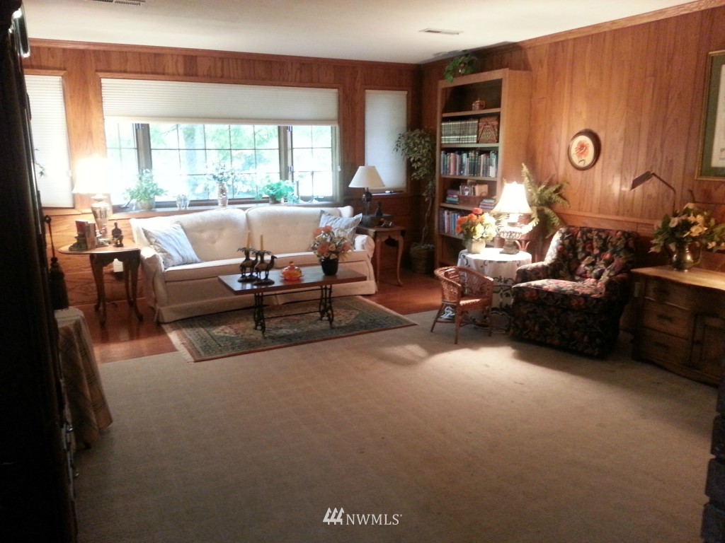 10518 237th Place Southwest Edmonds, WA 98020 - Photo 3 of 14 Gallery Image 3