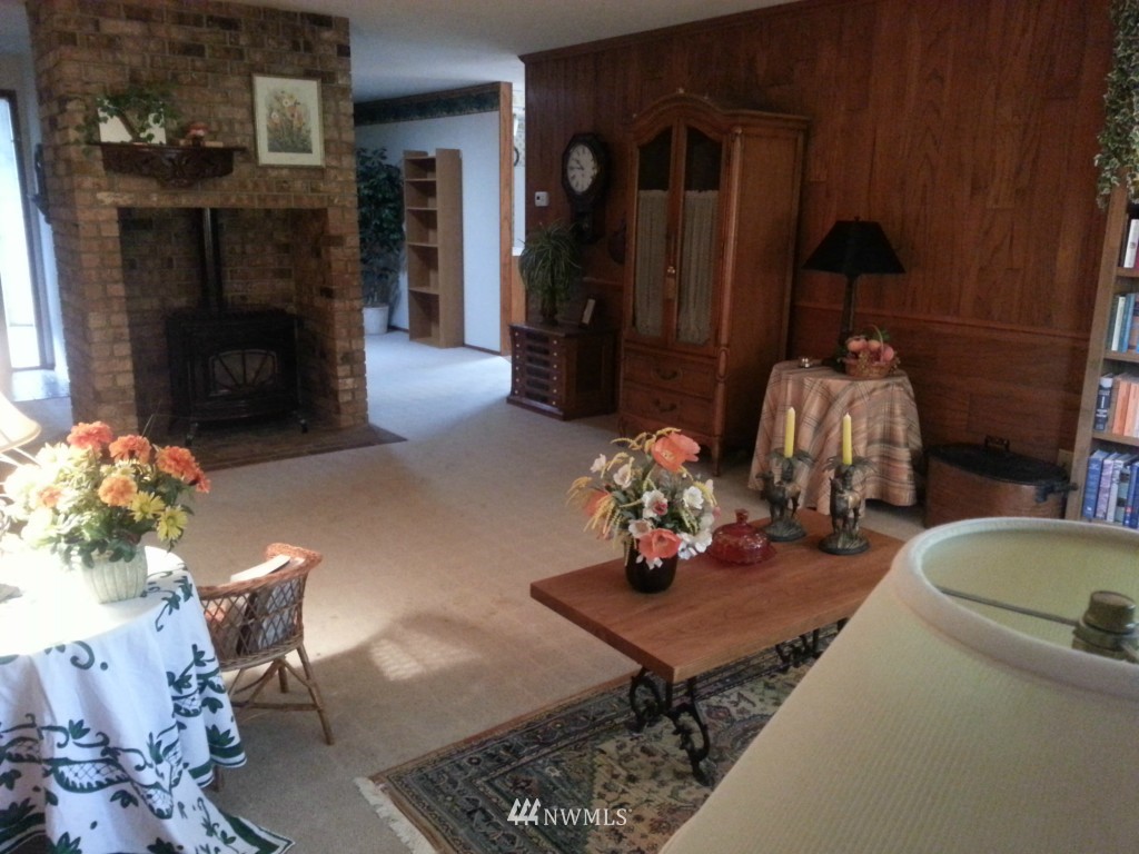 10518 237th Place Southwest Edmonds, WA 98020 - Photo 4 of 14 Gallery Image 4