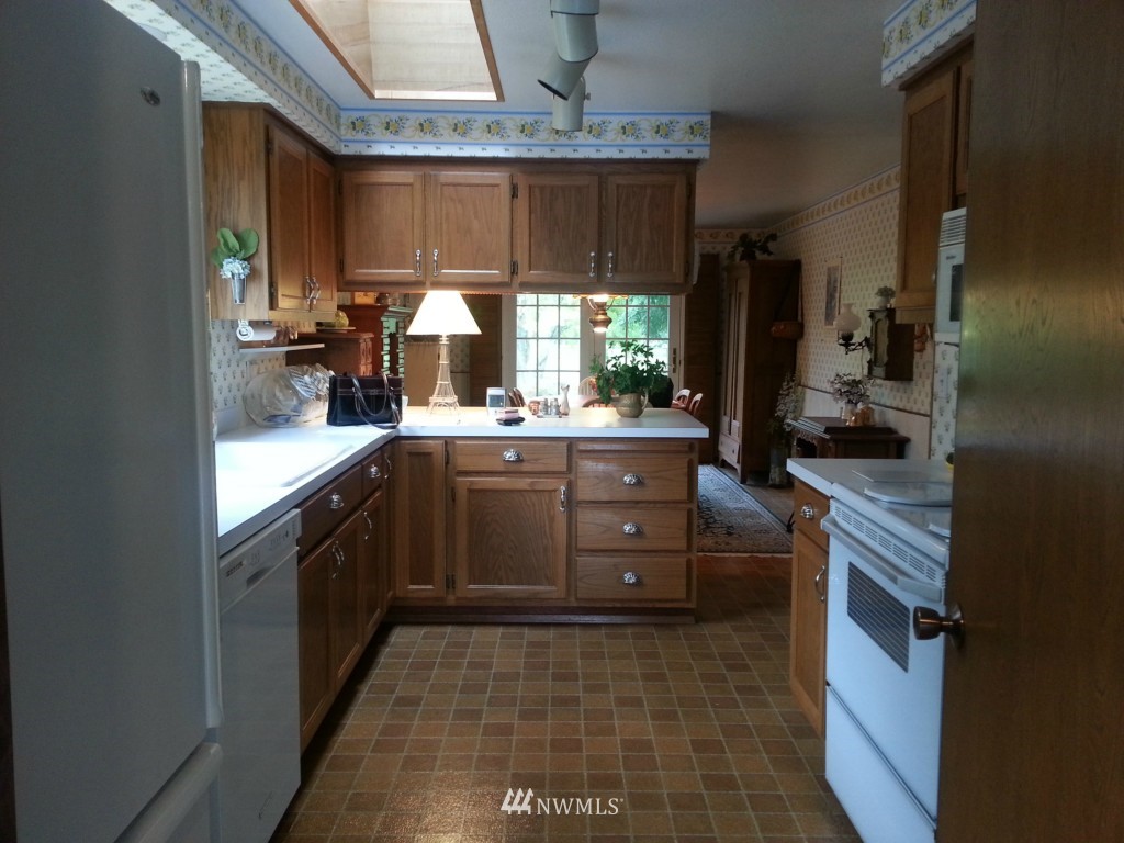 10518 237th Place Southwest Edmonds, WA 98020 - Photo 6 of 14 Gallery Image 6