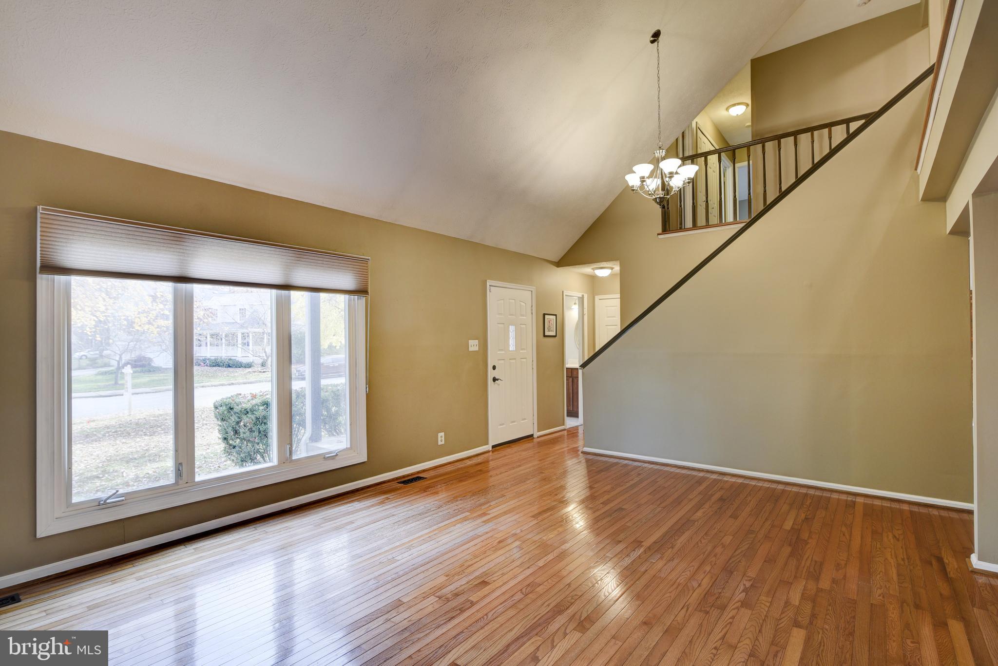 49 Carrollton Road Sterling, VA 20165 - Photo 12 of 61 Loads of natural light!