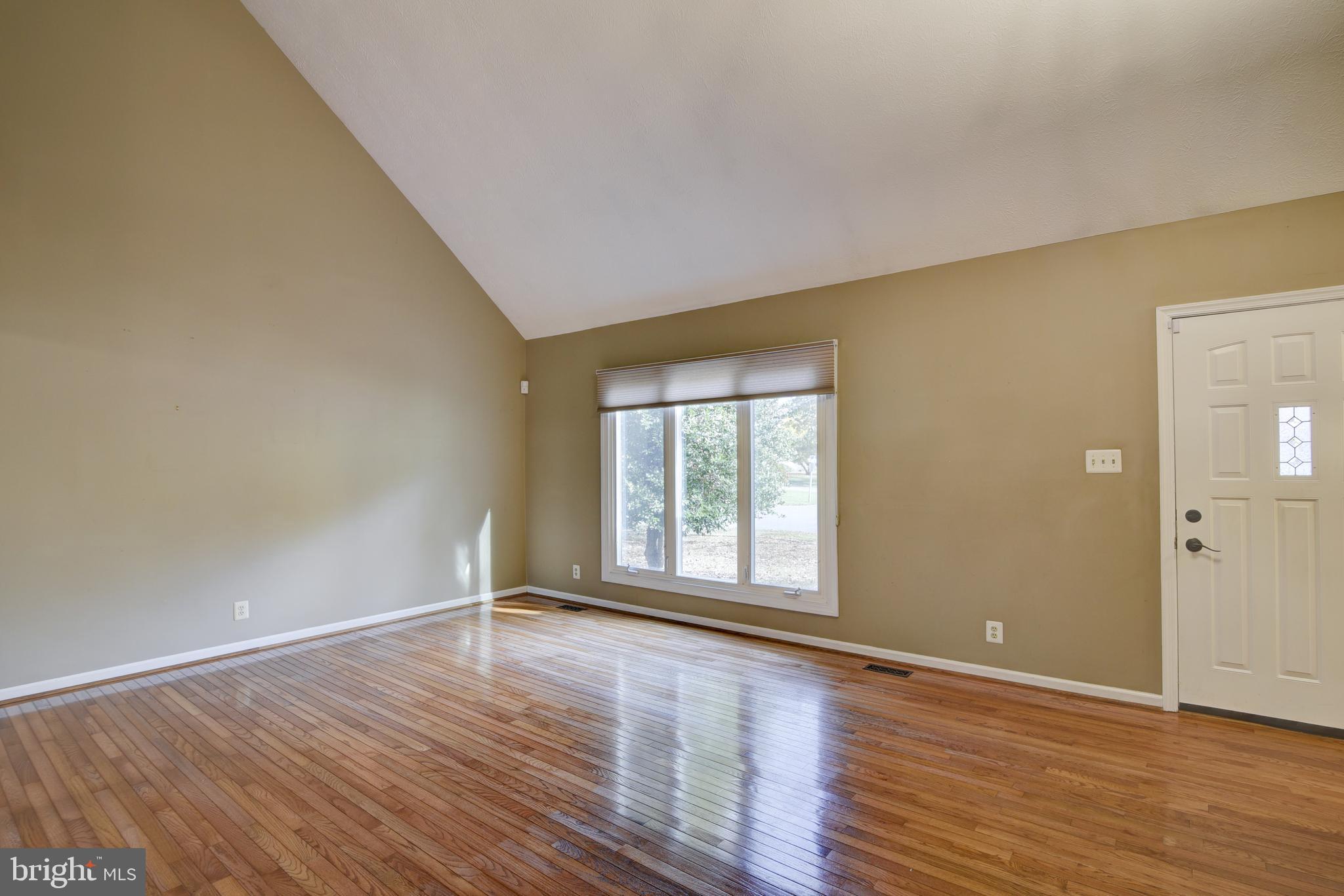 49 Carrollton Road Sterling, VA 20165 - Photo 14 of 61