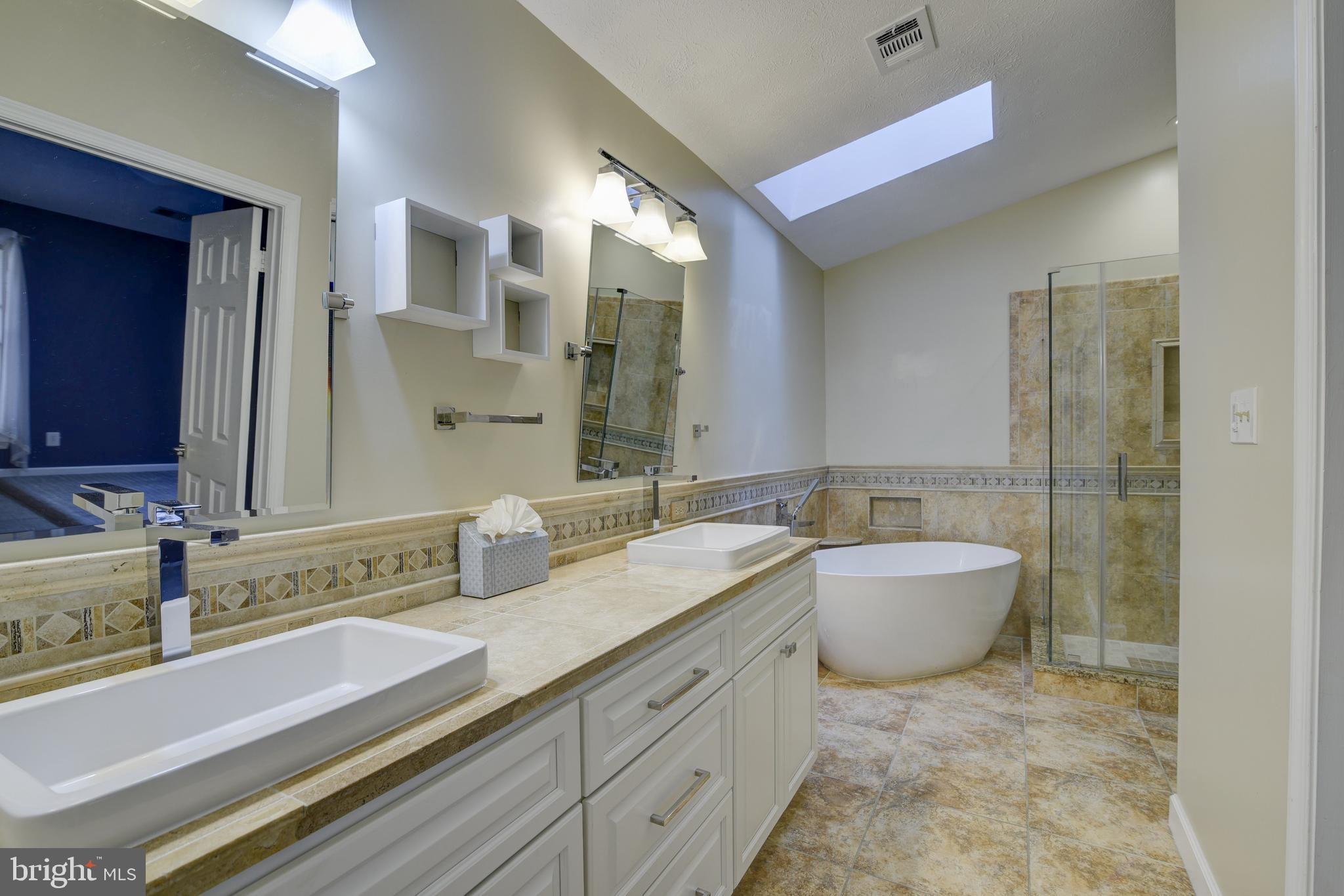 49 Carrollton Road Sterling, VA 20165 - Photo 39 of 61 Separate tub