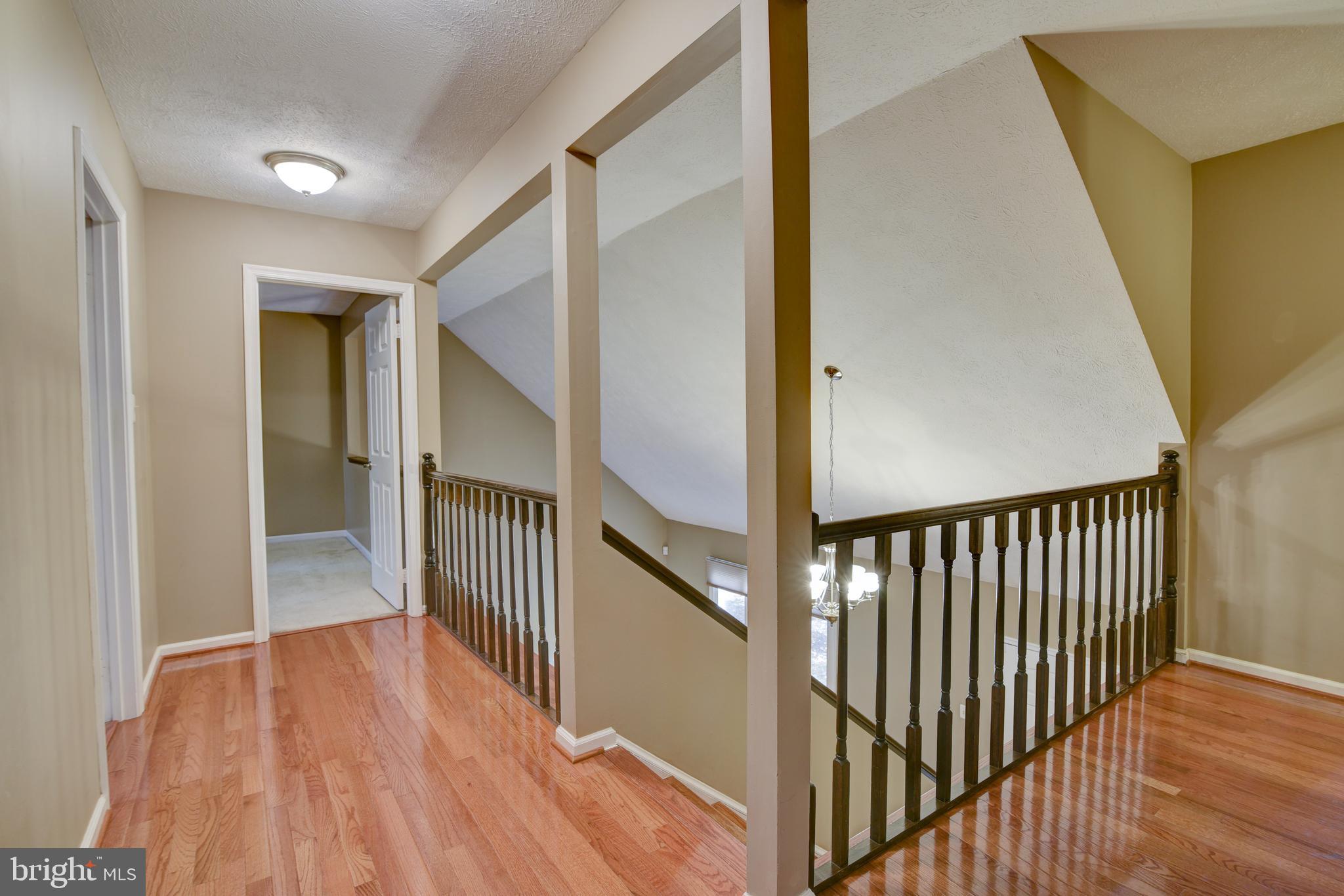 49 Carrollton Road Sterling, VA 20165 - Photo 46 of 61 Upper level hallway