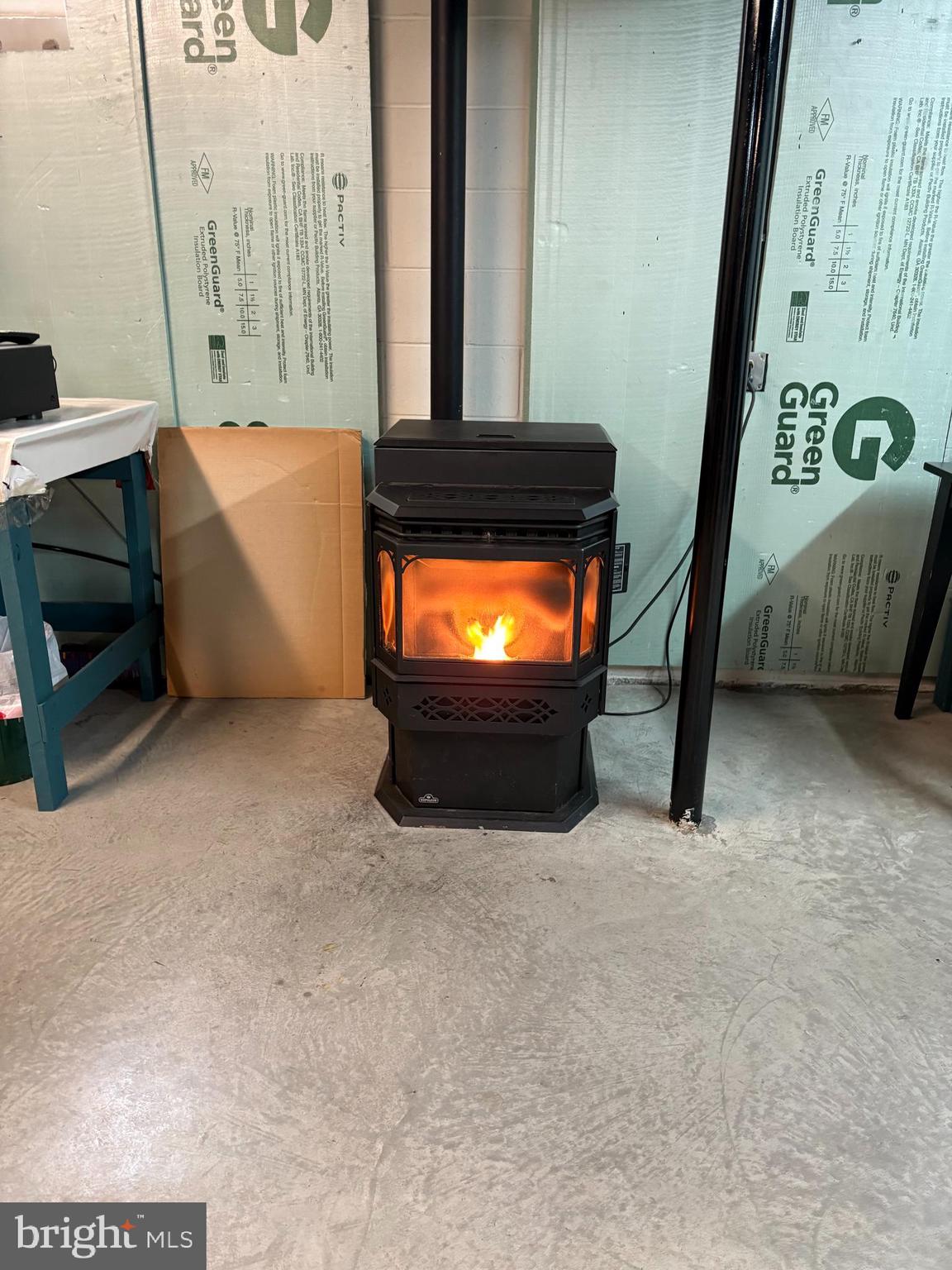 133 Spring Garden Street Woodstown, NJ 08098 - Photo 30 of 50 a living room with furniture and a window