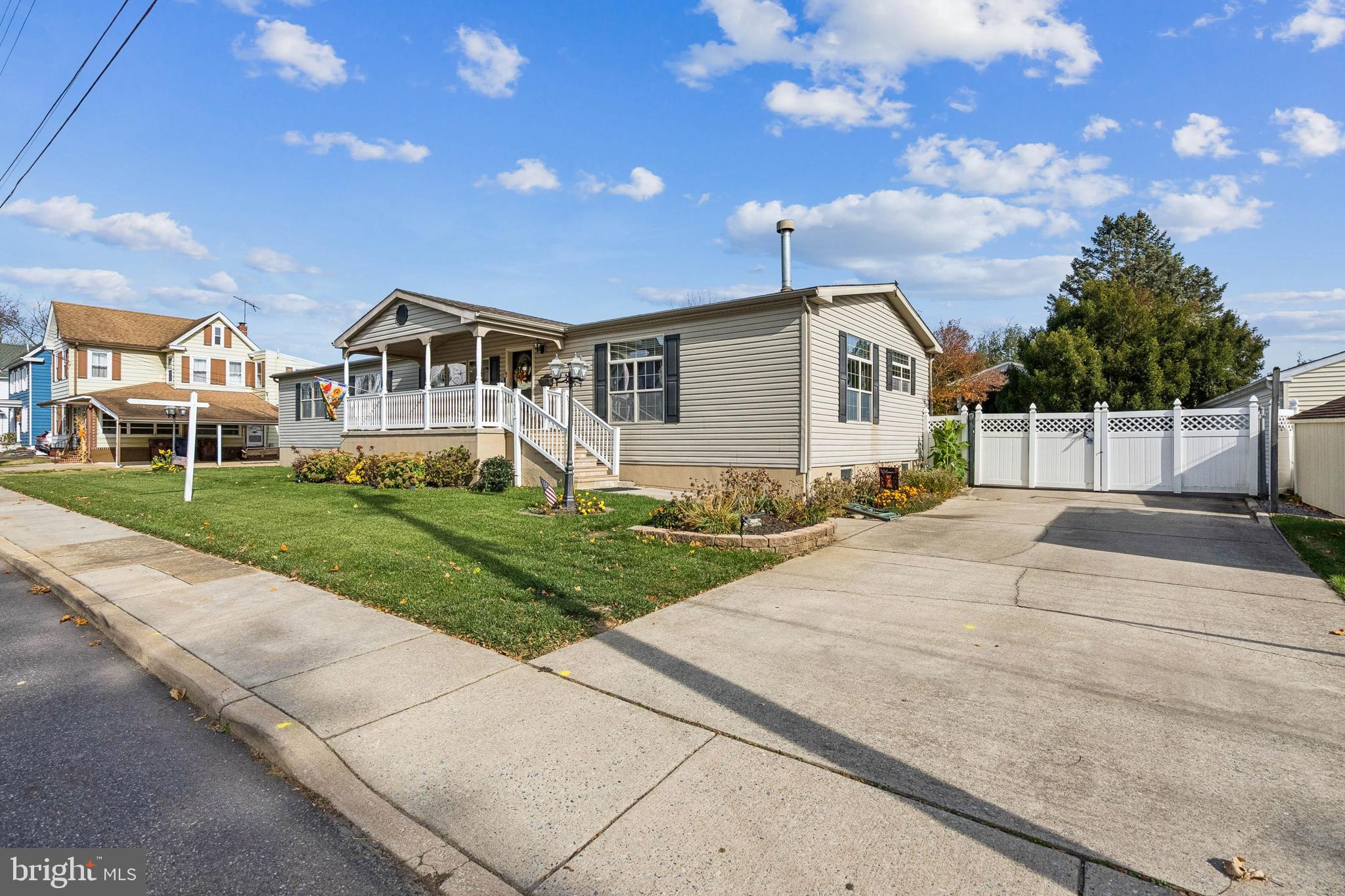 133 Spring Garden Street Woodstown, NJ 08098 - Photo 4 of 50 a front view of a house with a yard