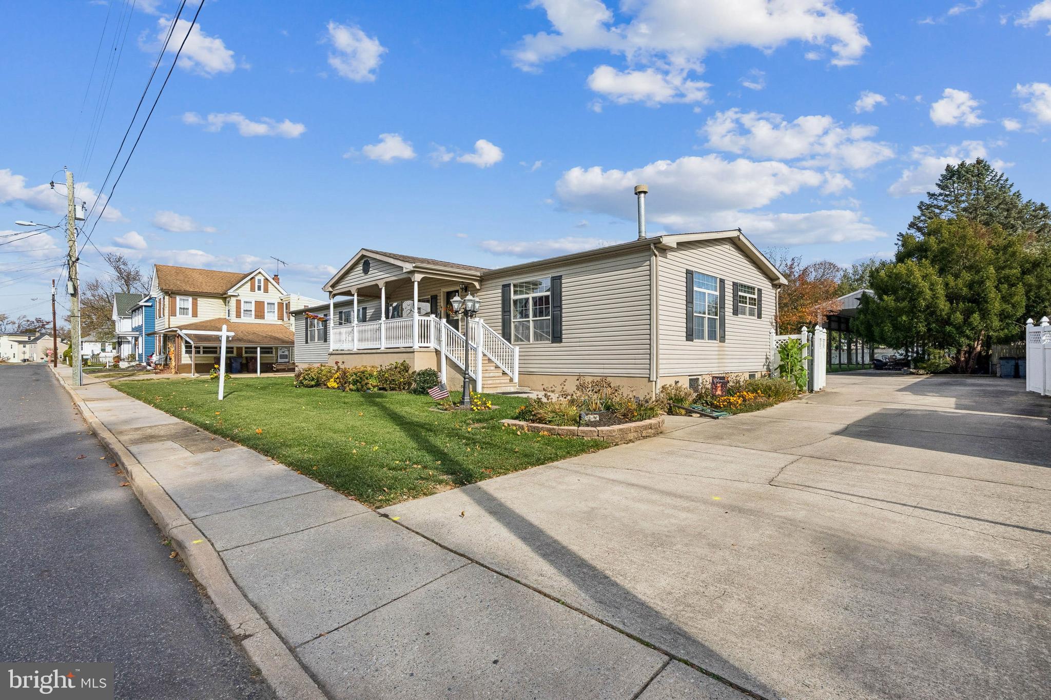 133 Spring Garden Street Woodstown, NJ 08098 - Photo 5 of 50 a front view of a house with a yard