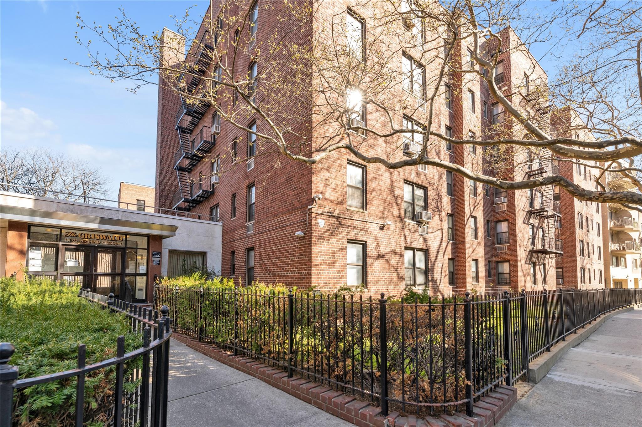 141-05 Pershing Crescent, Unit 117 Queens, NY 11435 - Photo 2 of 16