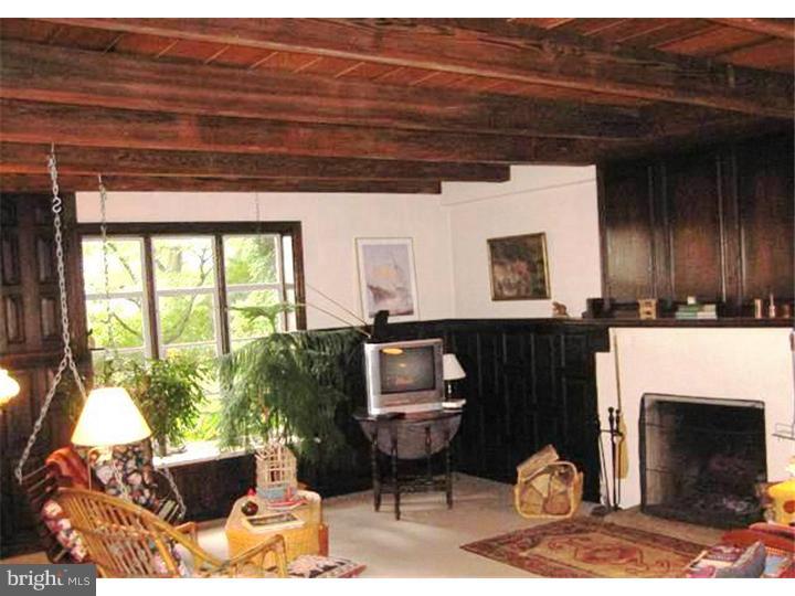 950 Street Road West Chester, PA 19382 - Photo 8 of 25 Family Room