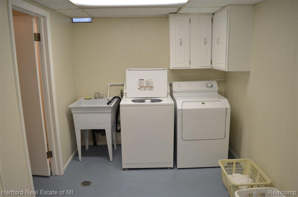 36131 Smithfield Road Farmington, MI 48335 - Photo 27 of 39 Laundry