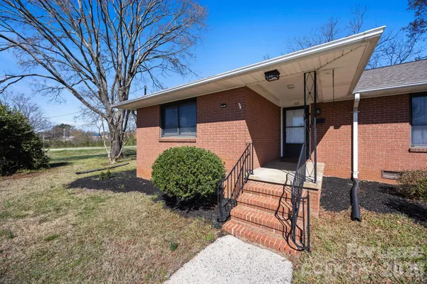 $1,900 | 102 Stewart Street Northwest, Concord, NC 28027