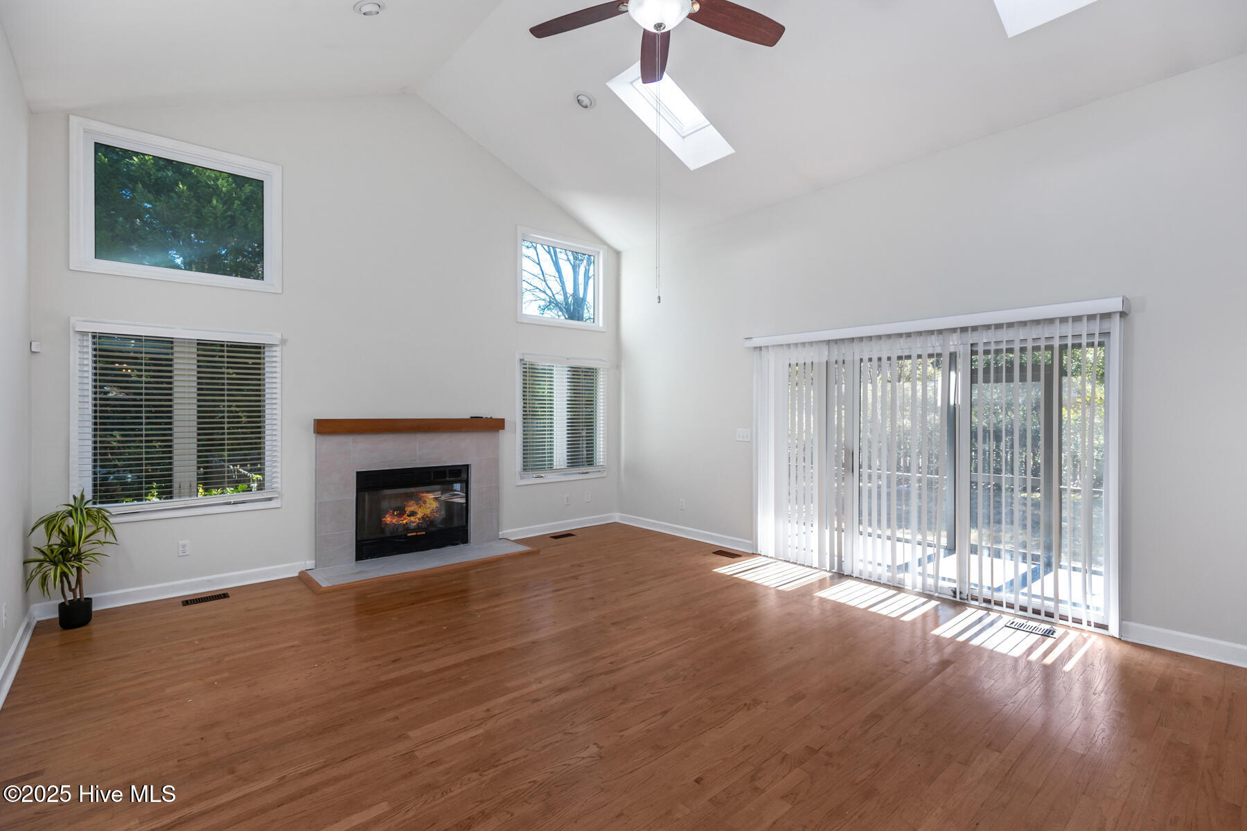 6 Halter Place Pinehurst, NC 28374 - Photo 5 of 27 living-room1-1(2)