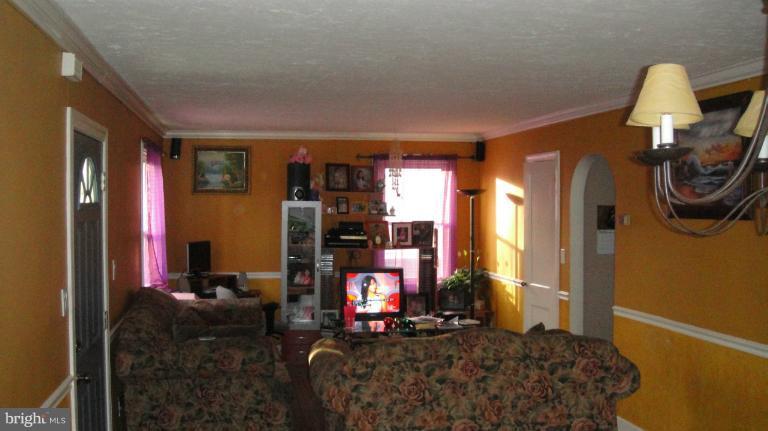 2505 Randolph Road Silver Spring, MD 20902 - Photo 7 of 15 Living Room