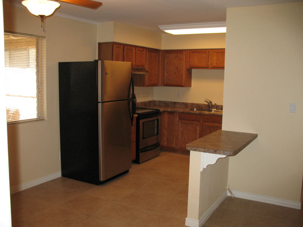 2725 South Rural Road, Unit 1 Tempe, AZ 85282 - Photo 6 of 10 Kitchen updated in 2007