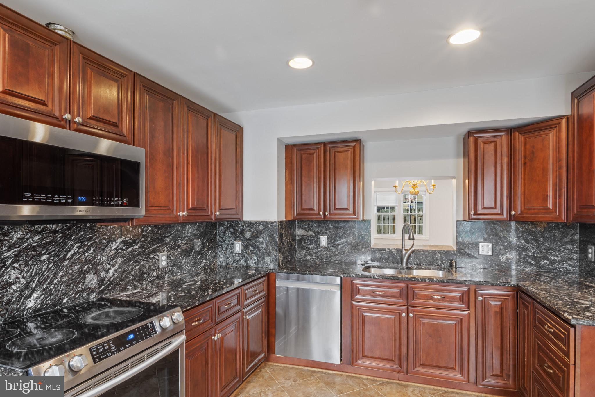 9518 Unity Lane Lorton, VA 22079 - Photo 4 of 33