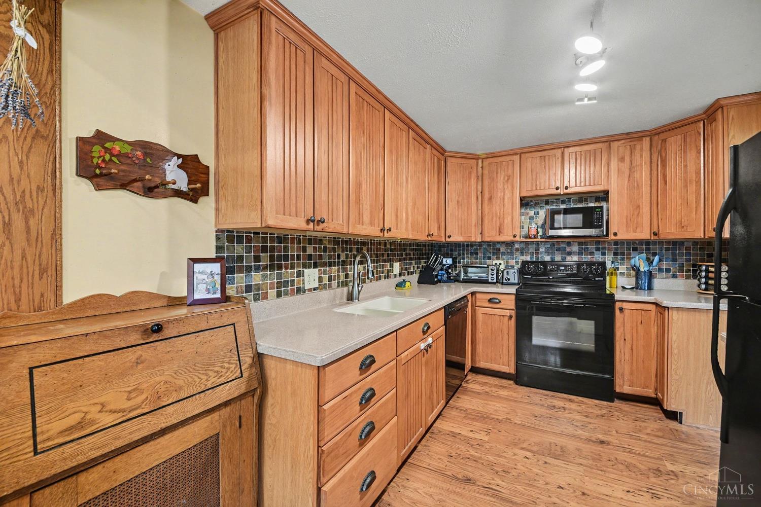 1 Jennings Road Greenhills, OH 45218 - Photo 6 of 26