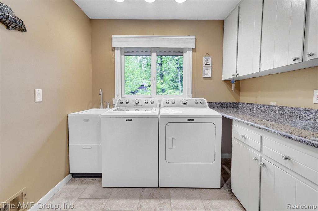 2695 Dutton Road Rochester Hills, MI 48306 - Photo 27 of 41