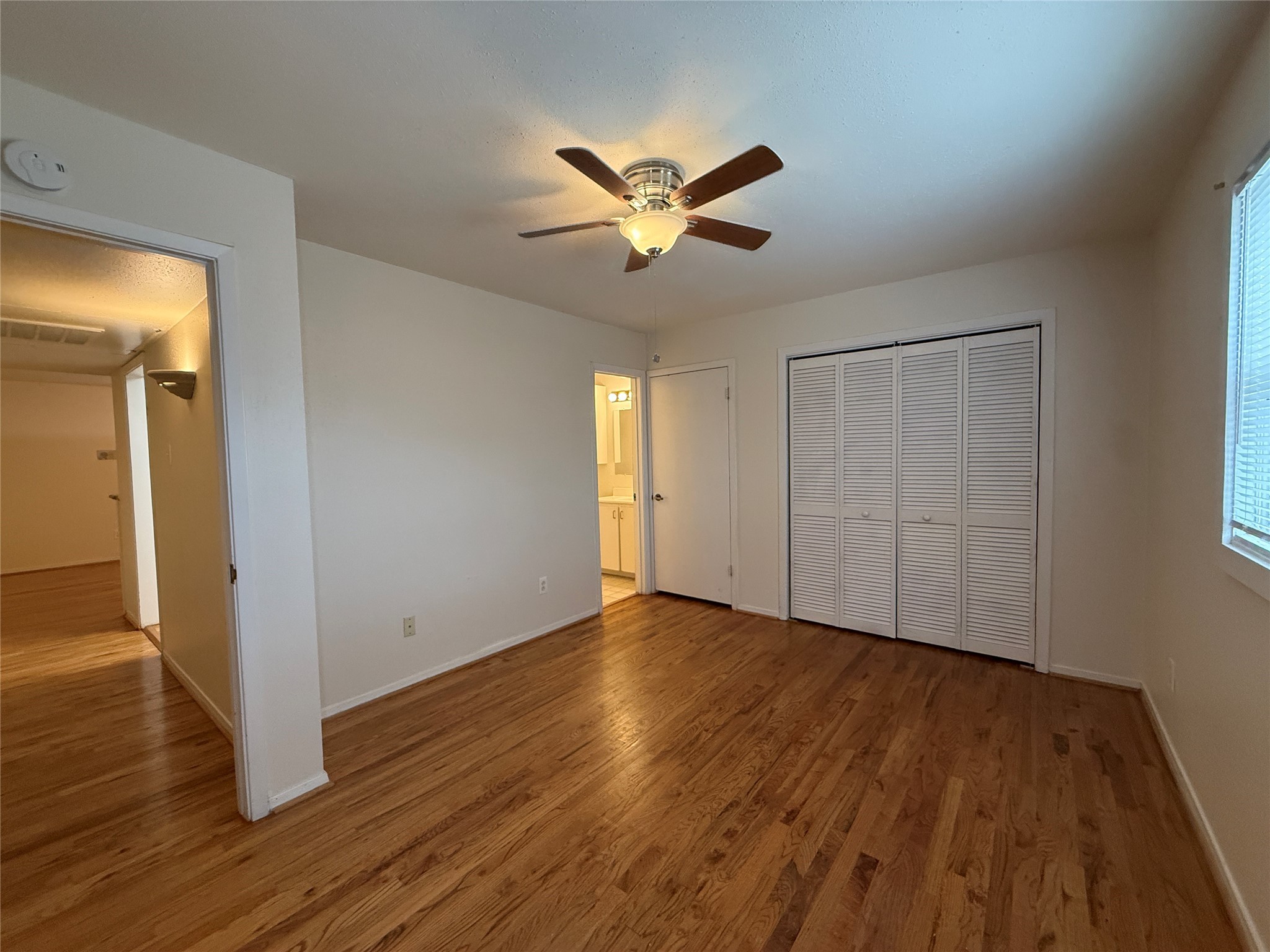 1801 Cortlandt Street, Unit 16 Houston, TX 77008 - Photo 17 of 35 a view of an empty room with wooden floor and a window
