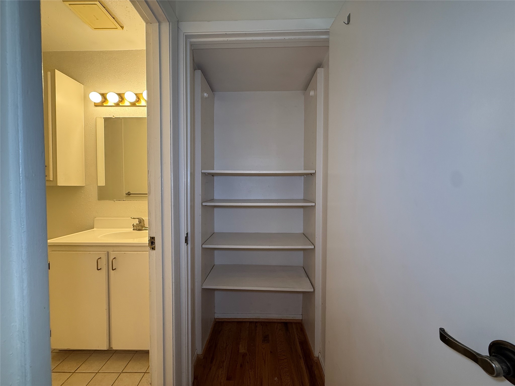1801 Cortlandt Street, Unit 16 Houston, TX 77008 - Photo 19 of 35 a view of walk in closet with empty racks