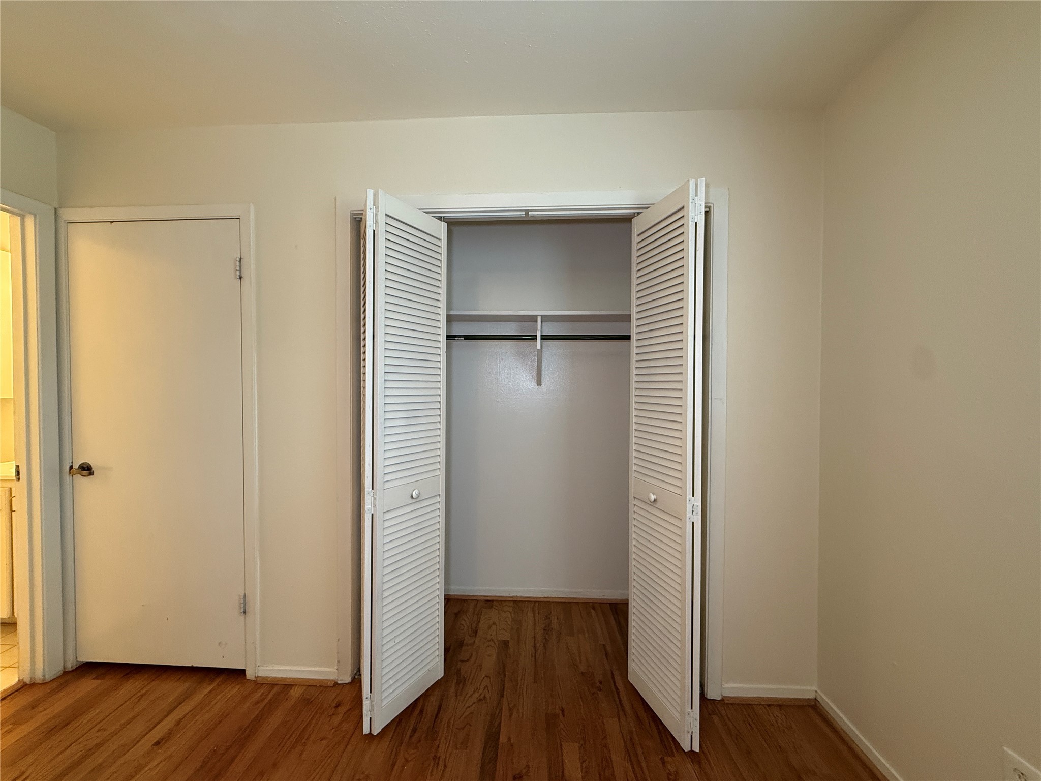 1801 Cortlandt Street, Unit 16 Houston, TX 77008 - Photo 20 of 35 a view of walk in closet with wooden floor