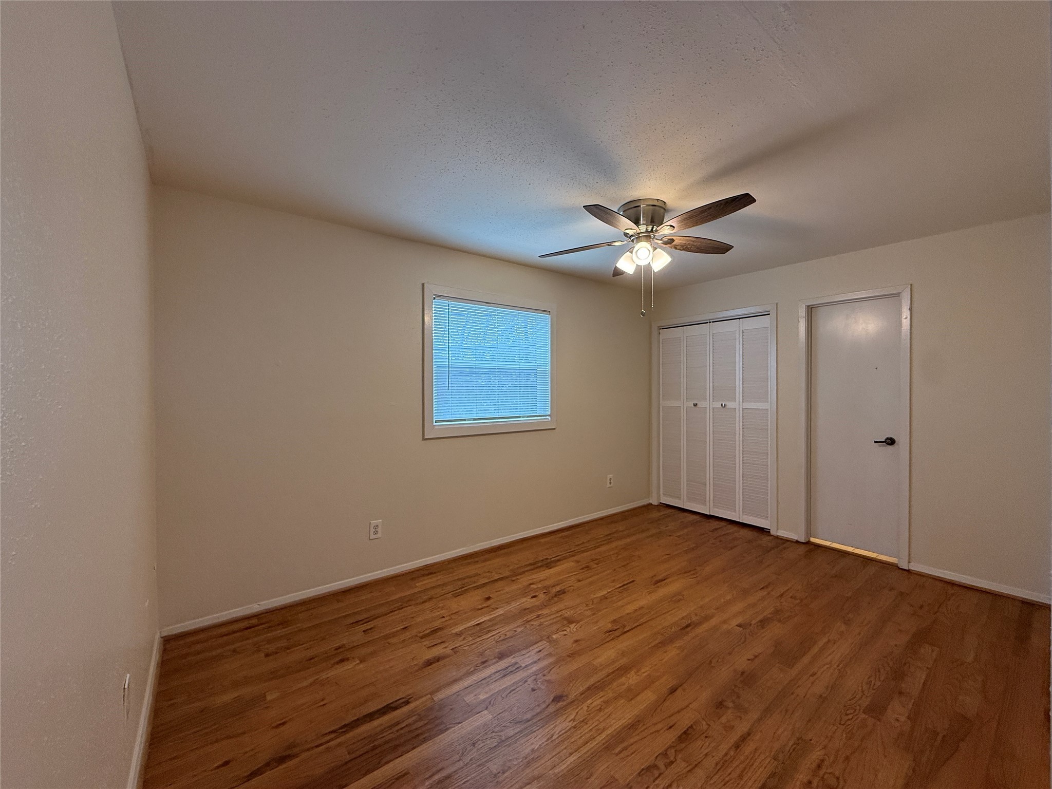 1801 Cortlandt Street, Unit 16 Houston, TX 77008 - Photo 25 of 35 a view of an empty room with window and a ceiling fan