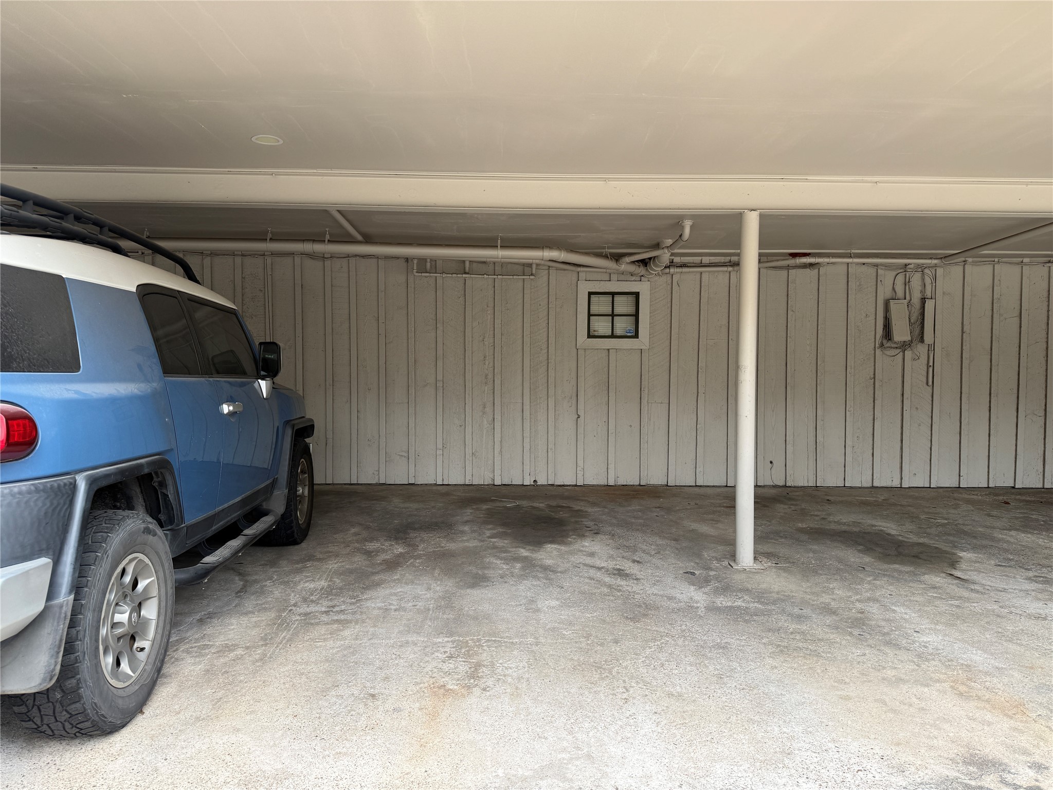 1801 Cortlandt Street, Unit 16 Houston, TX 77008 - Photo 32 of 35 a car parked in garage