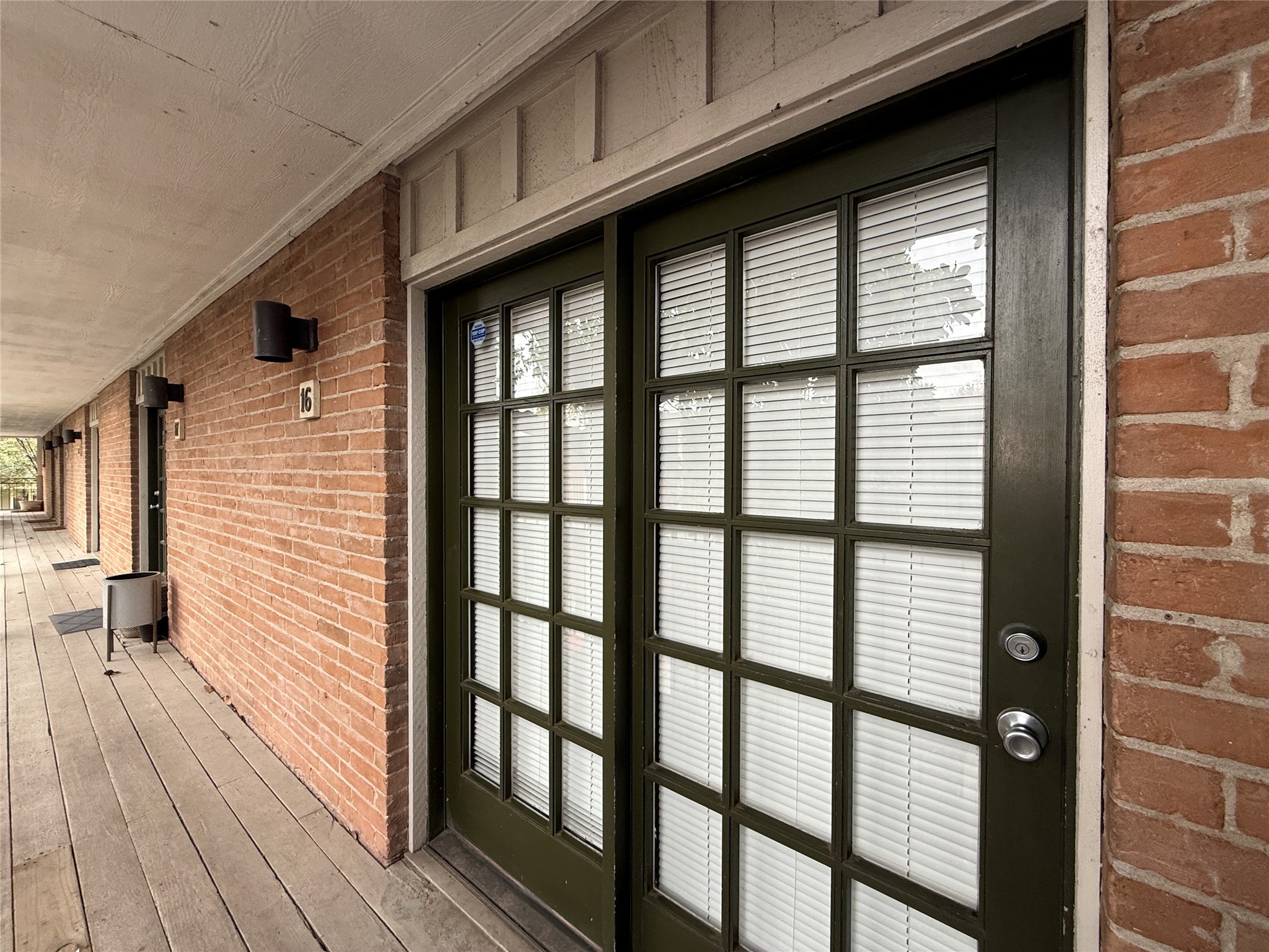1801 Cortlandt Street, Unit 16 Houston, TX 77008 - Photo 5 of 35 a front view of a house with a wooden floor