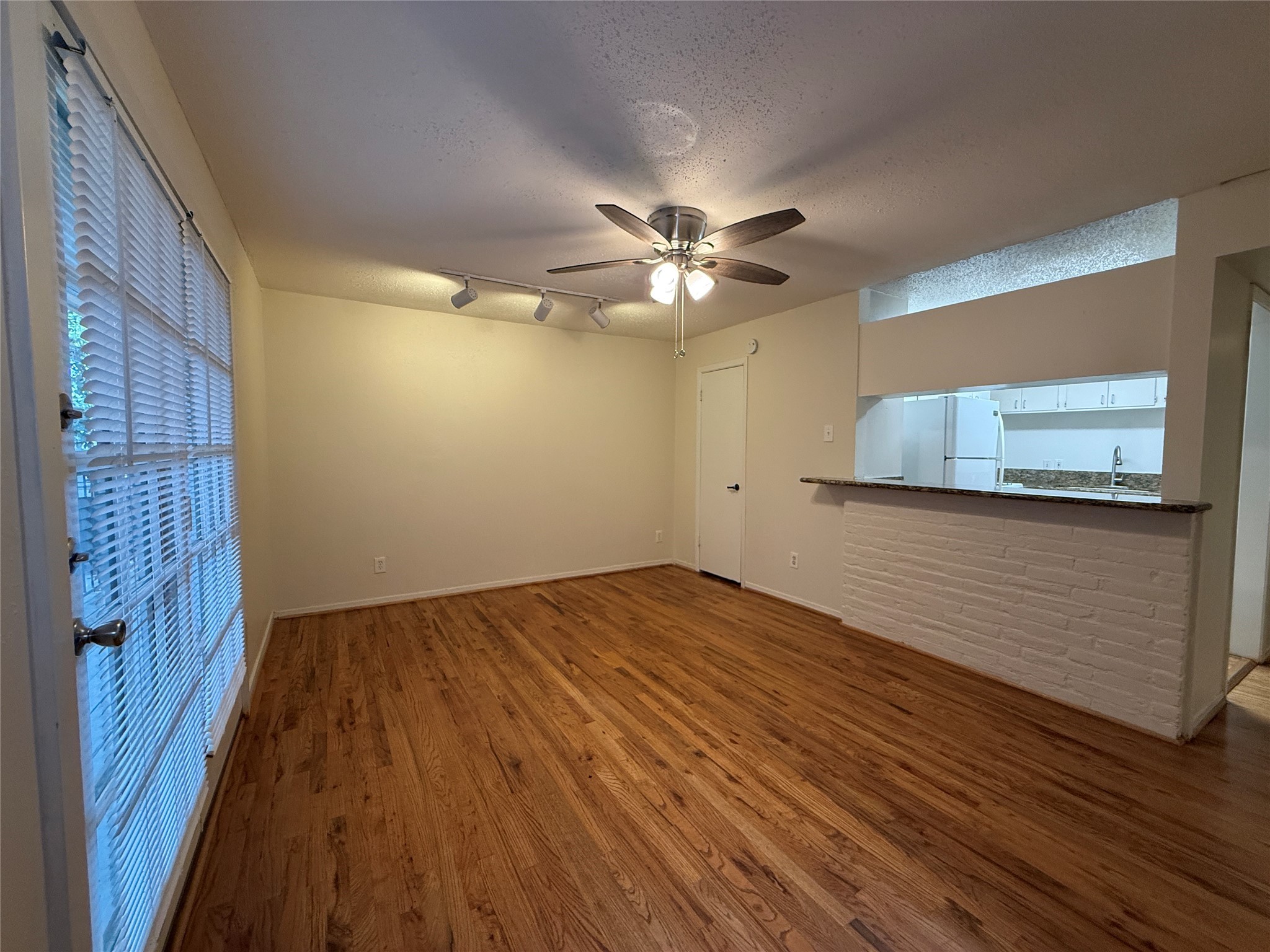 1801 Cortlandt Street, Unit 16 Houston, TX 77008 - Photo 7 of 35 wooden floor in an empty room