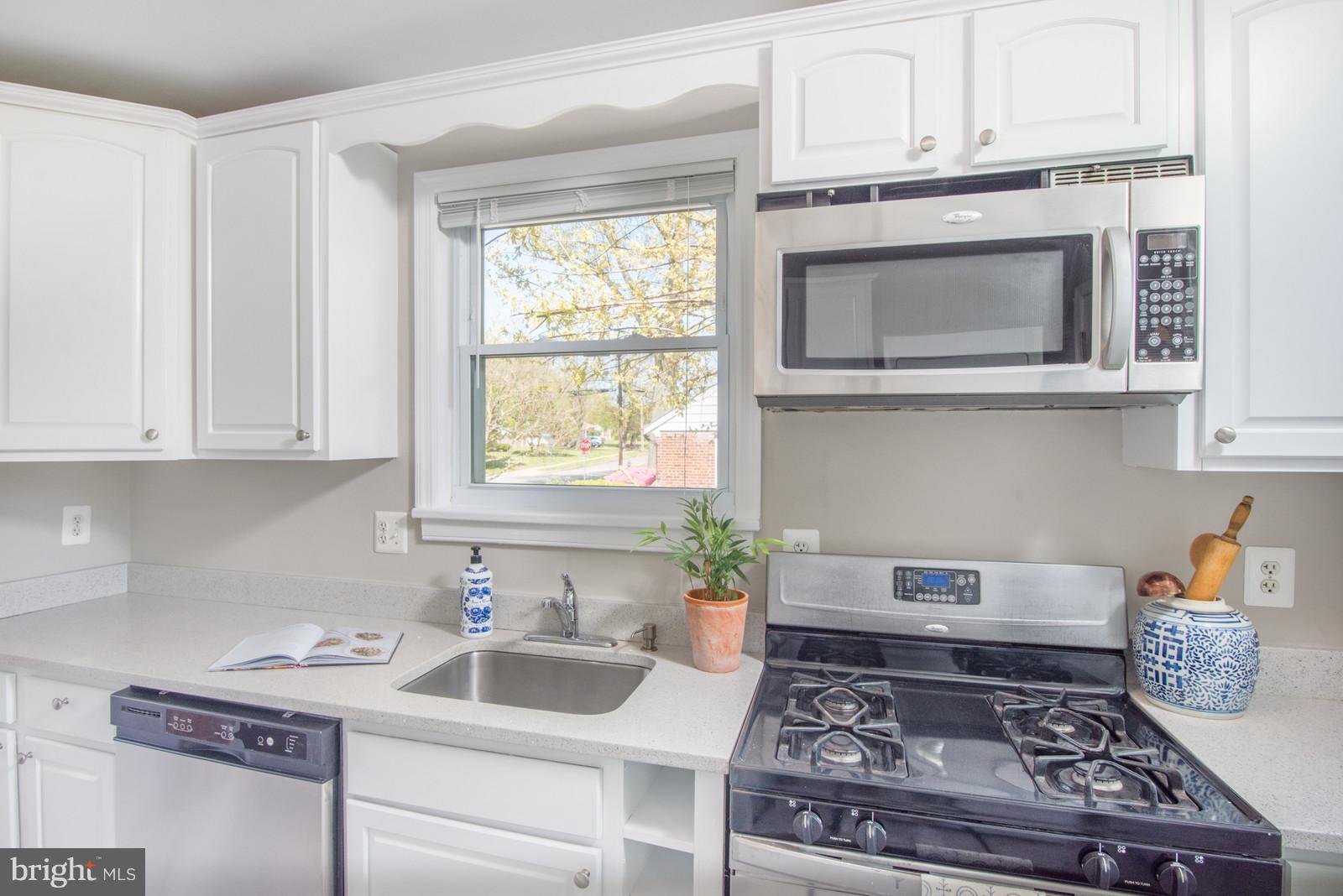 1803 Shenandoah Road Alexandria, VA 22308 - Photo 7 of 18 Kitchen