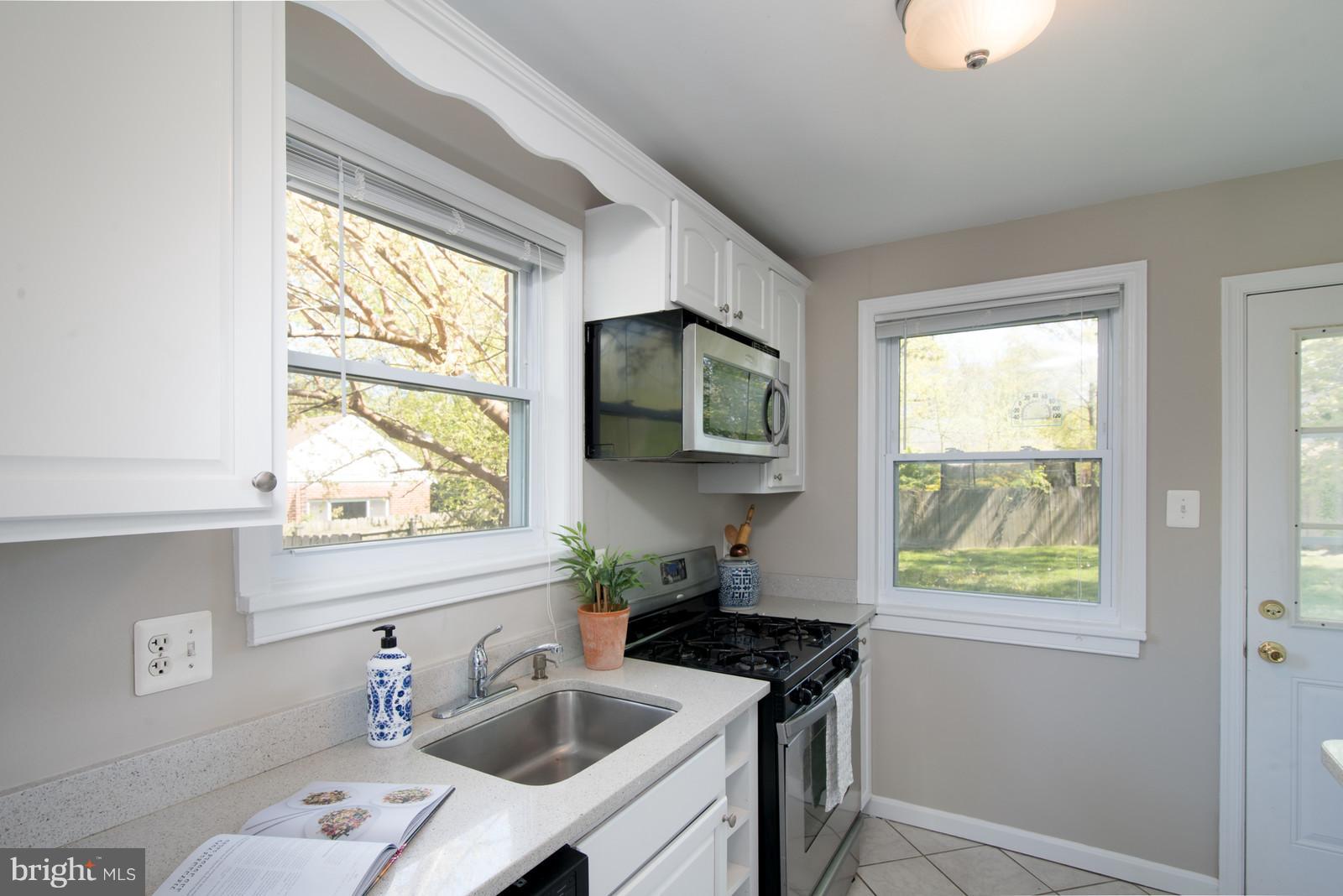 1803 Shenandoah Road Alexandria, VA 22308 - Photo 8 of 18 Kitchen