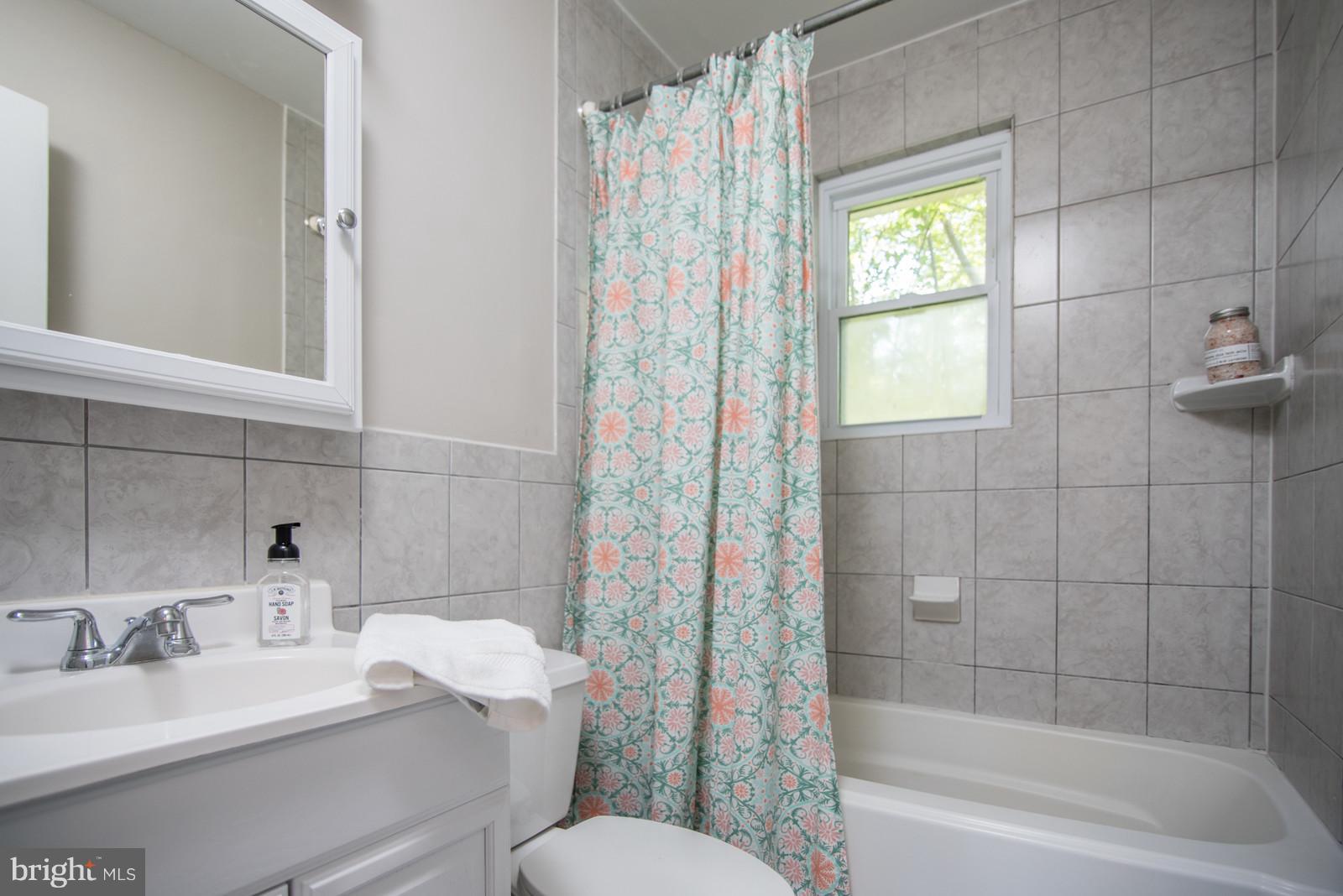 1803 Shenandoah Road Alexandria, VA 22308 - Photo 10 of 18 Bath