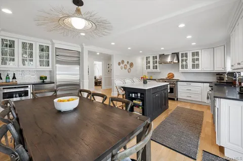 $2,475,000 | 31 Priory Lane, Pelham, NY 10803