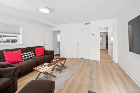 $2,475,000 | 31 Priory Lane, Pelham, NY 10803