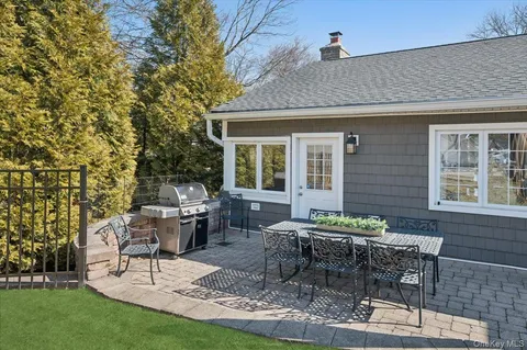 $2,475,000 | 31 Priory Lane, Pelham, NY 10803