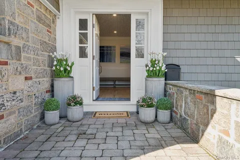 $2,475,000 | 31 Priory Lane, Pelham, NY 10803