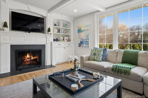 $2,475,000 | 31 Priory Lane, Pelham, NY 10803