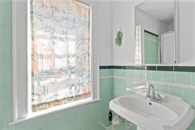 $6,750 | 35 2nd Street, Newport, RI 02840