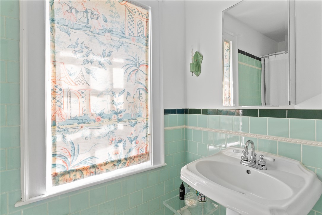 35 2nd Street Newport, RI 02840 - Photo 17 of 47