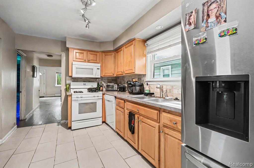 2126 Roslyn Road Grosse Pointe, MI 48236 - Photo 8 of 25